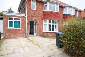 Deluxe 4-Bed House Close2 Wembley Stadium